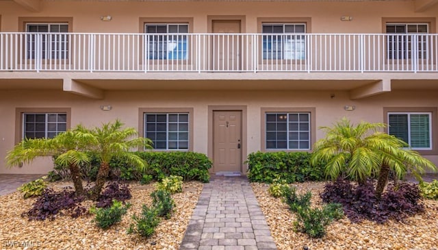 property entrance with stucco siding