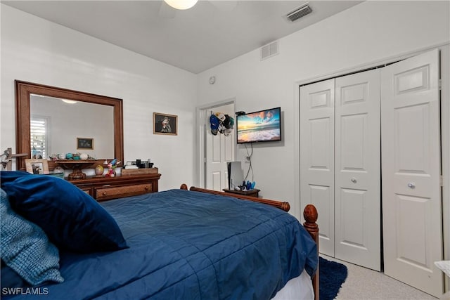 bedroom with light carpet, visible vents, ceiling fan, and a closet