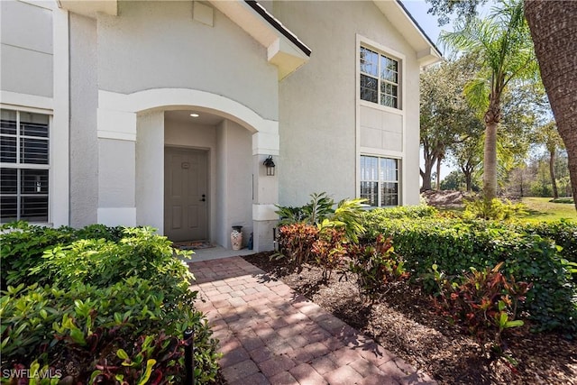 view of exterior entry featuring stucco siding