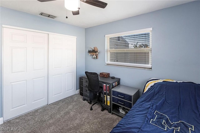 bedroom with a closet, visible vents, ceiling fan, and carpet floors