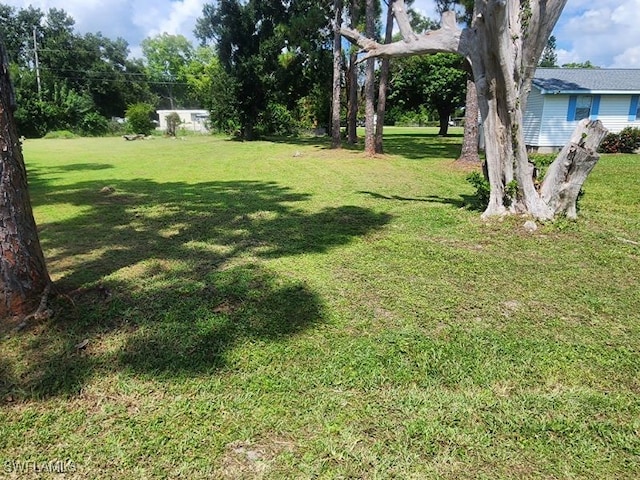 Listing photo 2 for 8240 Sevigny Dr, North Fort Myers FL 33917