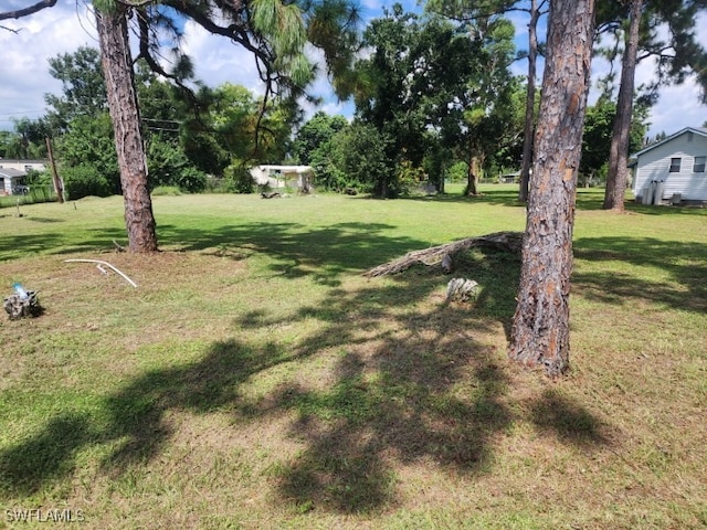 Listing photo 3 for 8240 Sevigny Dr, North Fort Myers FL 33917