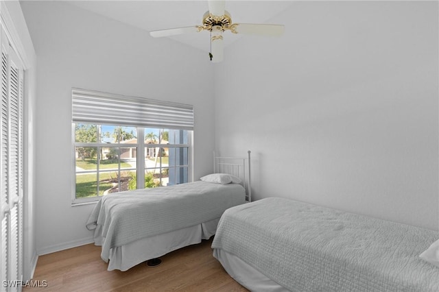 bedroom featuring wood finished floors, baseboards, and ceiling fan