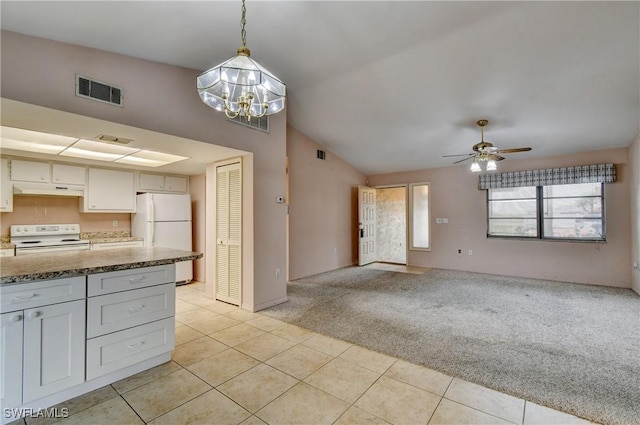 kitchen with visible vents, vaulted ceiling, light carpet, ceiling fan with notable chandelier, and white appliances