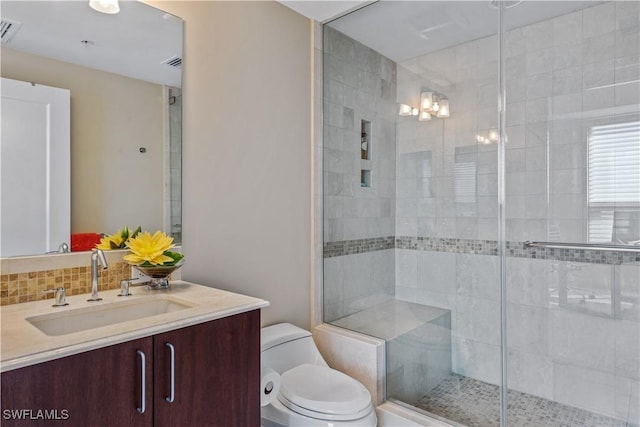 full bath with tasteful backsplash, visible vents, a shower stall, toilet, and vanity