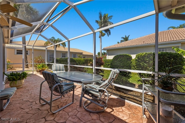 sunroom / solarium with ceiling fan