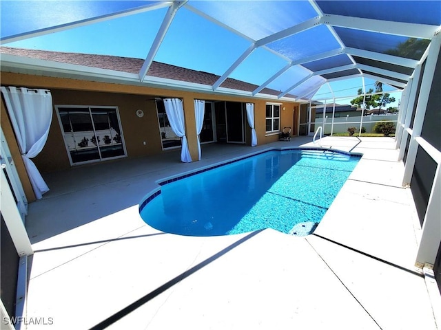 outdoor pool featuring a patio, a lanai, and a ceiling fan