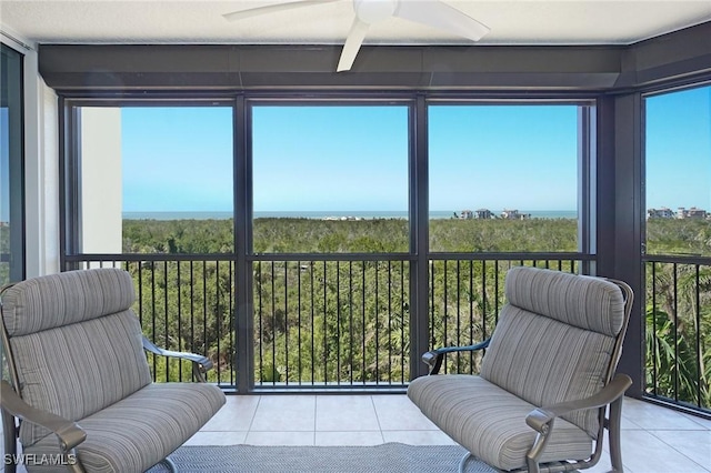 sunroom / solarium featuring a ceiling fan