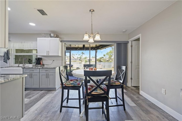 15910 Lake Candlewood Dr Unit 15910, Fort Myers, FL 33907 - dining space featuring visible vents, baseboards, light wood-type flooring, recessed lighting, and a notable chandelier