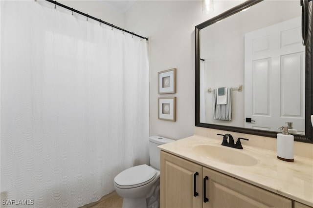 full bathroom with vanity, curtained shower, and toilet