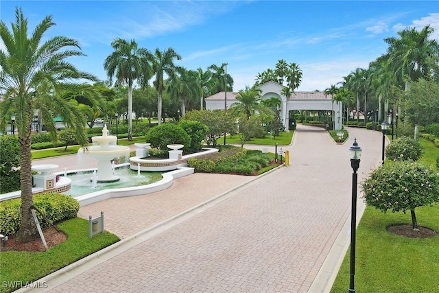 view of home's community with driveway