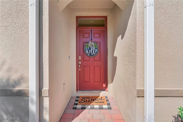 view of exterior entry with stucco siding