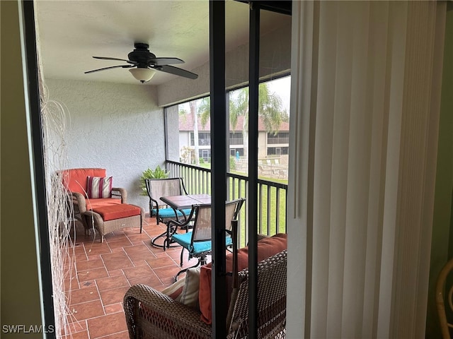 sunroom with a ceiling fan