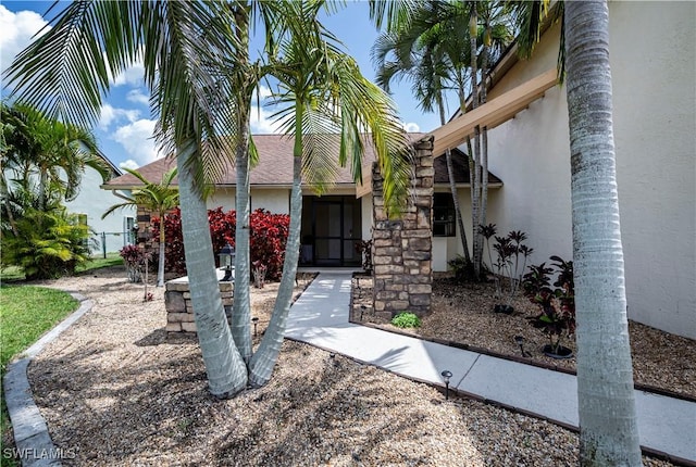 property entrance with stucco siding