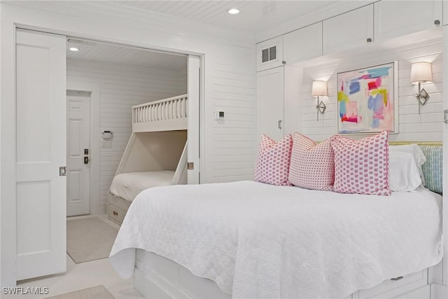 bedroom featuring recessed lighting, visible vents, and a closet