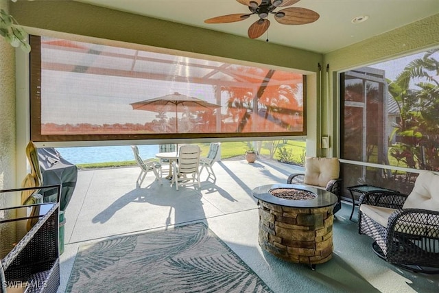 sunroom / solarium featuring a ceiling fan