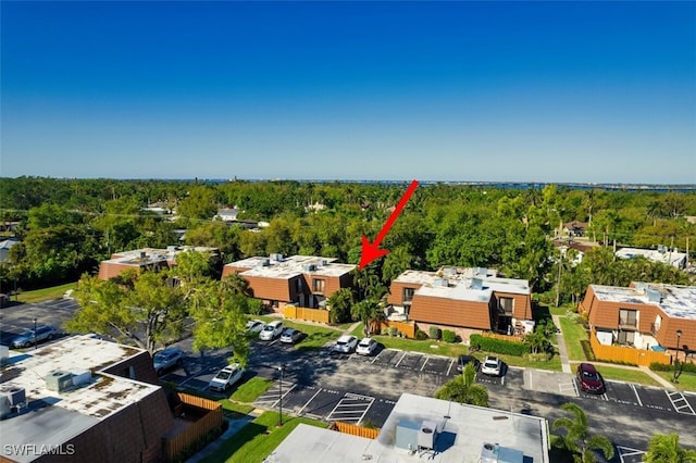 birds eye view of property featuring a forest view