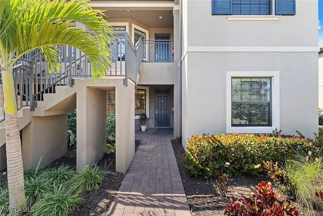 view of exterior entry with stucco siding