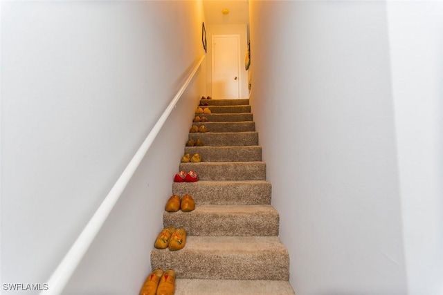 9209 Seminole Blvd Unit 117, Seminole, FL 33772 - view of stairway