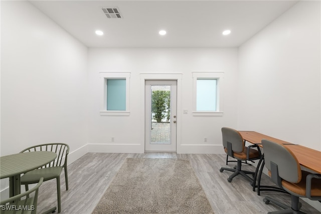 office with light wood finished floors, visible vents, recessed lighting, and baseboards