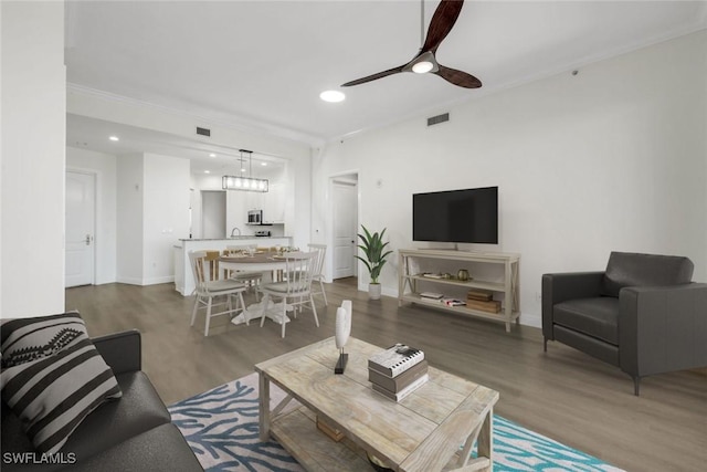 living room with visible vents, baseboards, recessed lighting, wood finished floors, and a ceiling fan