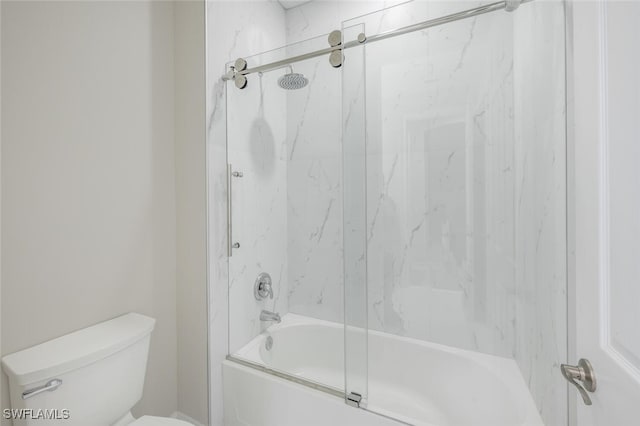 full bathroom with enclosed tub / shower combo and toilet