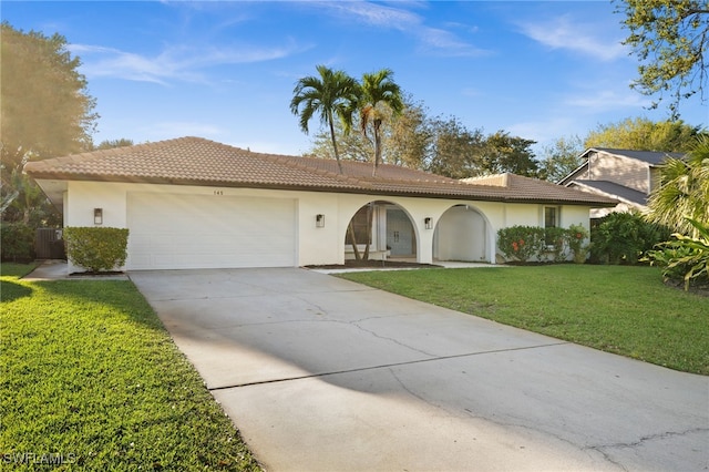 view of front facade with cooling unit, stucco siding, an attached garage, and a front lawn