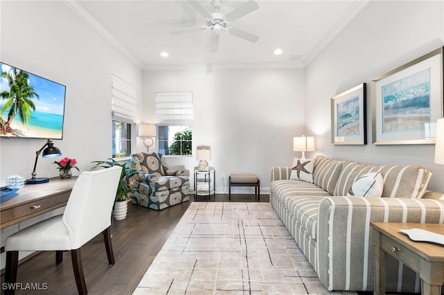 living area with light wood finished floors, baseboards, ornamental molding, recessed lighting, and a ceiling fan