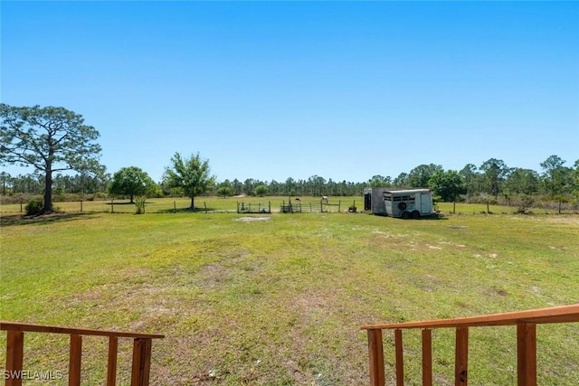 view of yard featuring a rural view