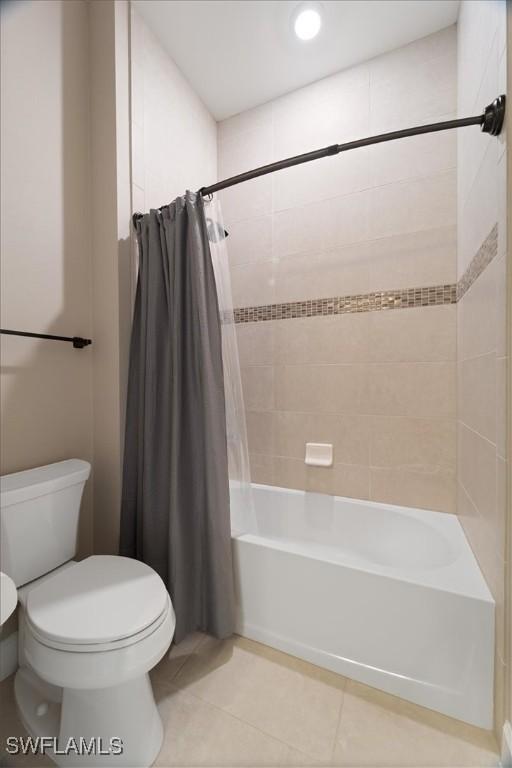 bathroom with tile patterned flooring, recessed lighting, toilet, and shower / bathtub combination with curtain