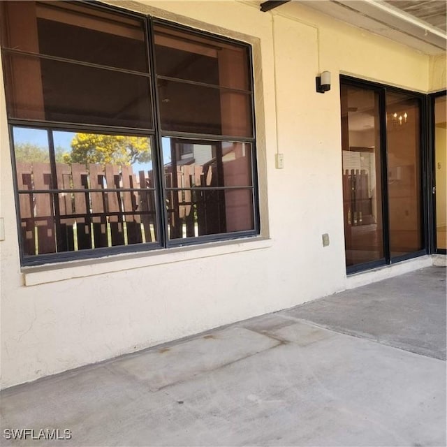 property entrance featuring stucco siding