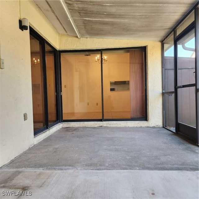 property entrance featuring stucco siding