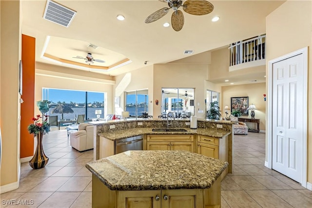 416 SW 52nd St, Cape Coral, FL 33914 - kitchen featuring ceiling fan, open floor plan, and a center island with sink
