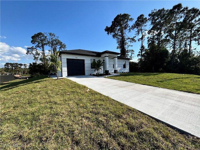 view of front of home with stucco siding, concrete driveway, a garage, and a front yard