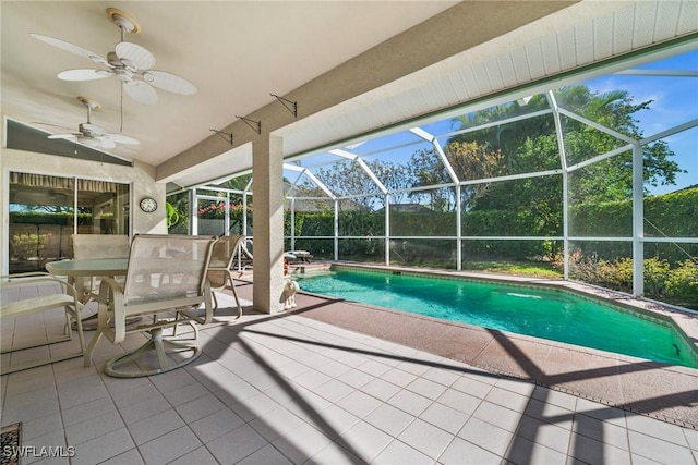 outdoor pool with a lanai, outdoor dining area, ceiling fan, and a patio area