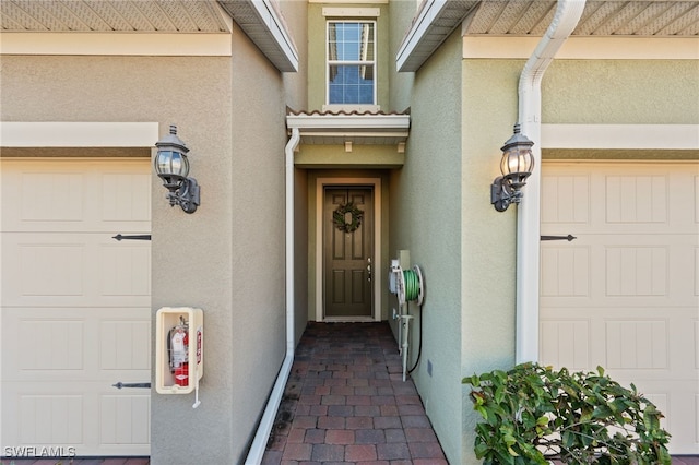 view of exterior entry featuring stucco siding