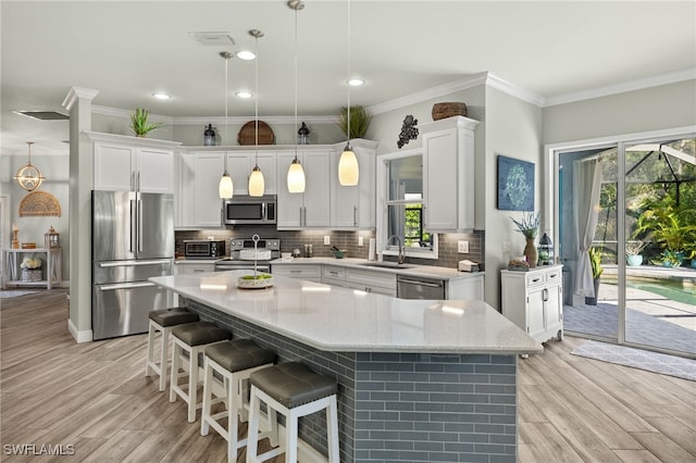 kitchen featuring a sink, stainless steel appliances, tasteful backsplash, and white cabinets