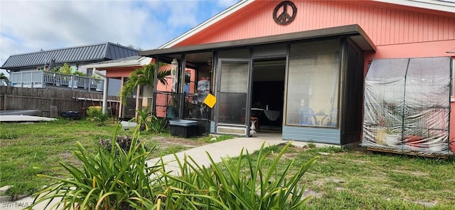 property entrance featuring a lawn