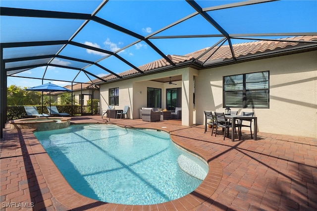 view of swimming pool with an outdoor living space, a pool with connected hot tub, a patio, outdoor dining space, and a ceiling fan