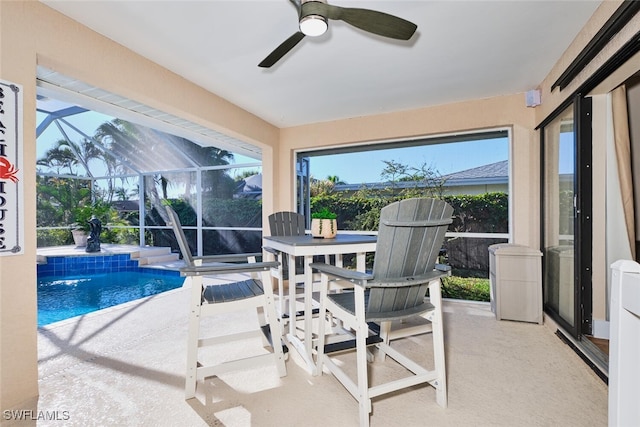 sunroom / solarium featuring a ceiling fan