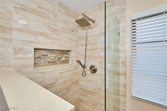 bathroom featuring a tile shower