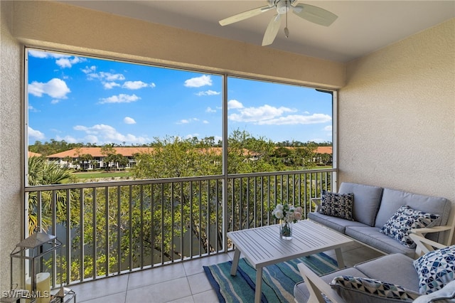 balcony featuring an outdoor hangout area and ceiling fan