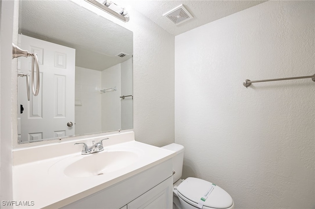 4605 Bayshore Dr Unit G6, Naples, FL 34112 - full bathroom featuring a textured wall, vanity, and a textured ceiling