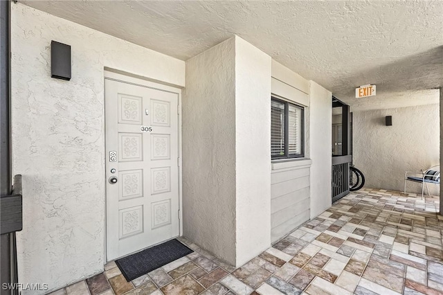 view of exterior entry featuring stucco siding