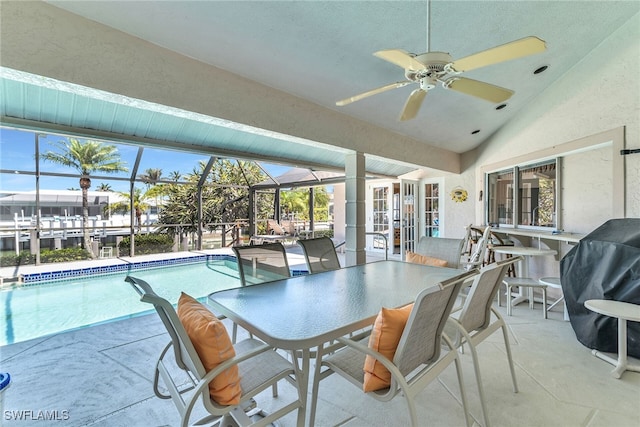 sunroom / solarium featuring vaulted ceiling, a swimming pool, and a ceiling fan