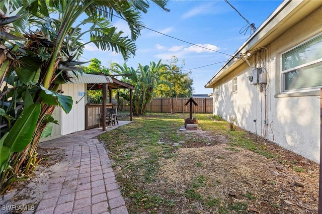 view of yard with an outdoor structure and a fenced backyard