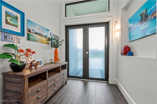 doorway to outside featuring baseboards and dark wood-style flooring