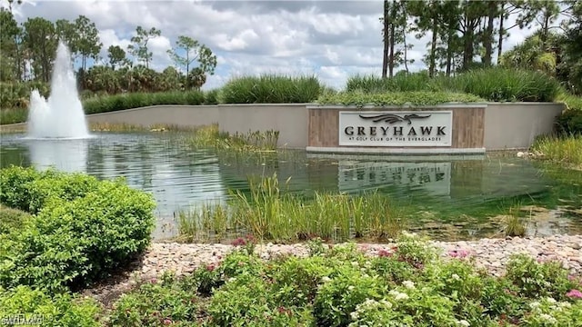 community / neighborhood sign featuring a water view