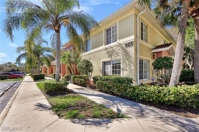 view of front of property featuring stucco siding