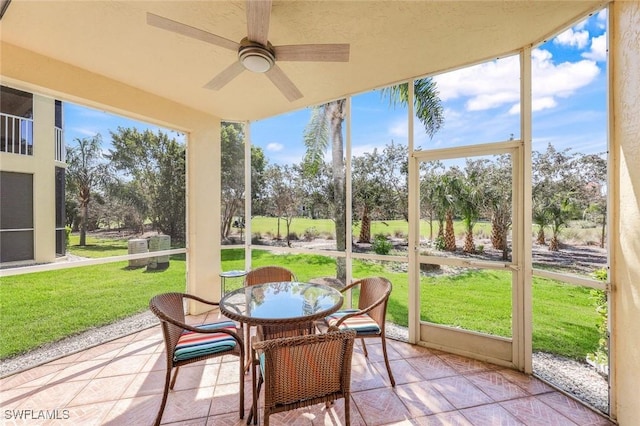 sunroom featuring ceiling fan